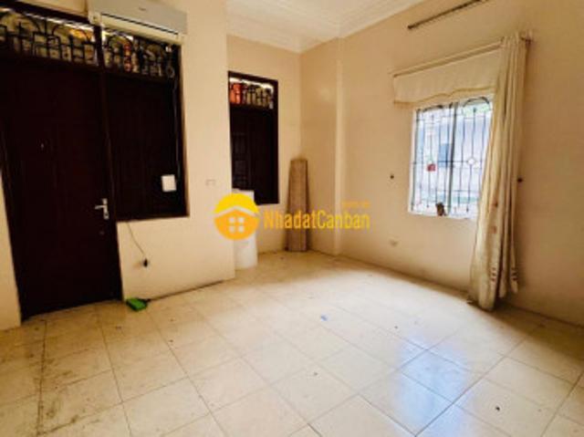 Nhà mặt phố bán