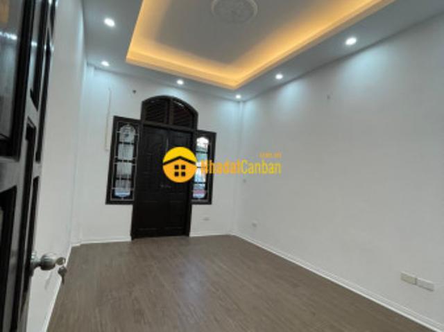 Nhà mặt phố bán