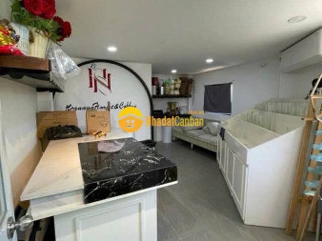Nhà mặt phố bán