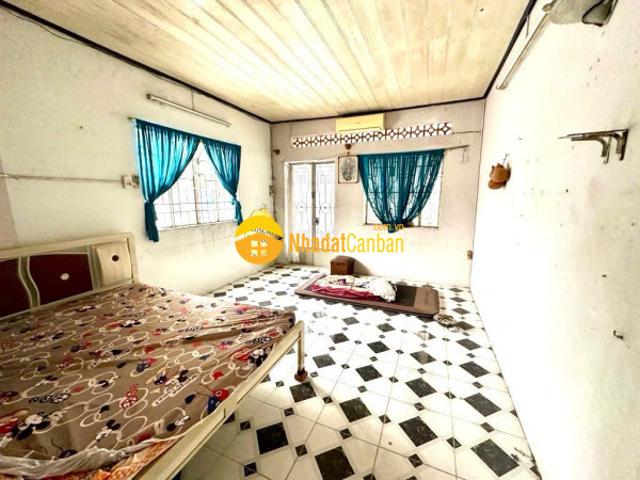 Nhà mặt phố bán