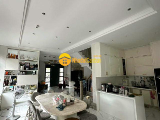 Nhà mặt phố bán