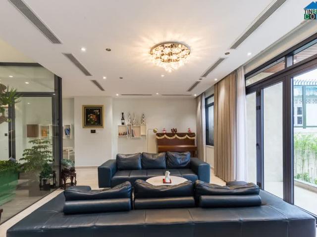 Nhà mặt phố bán