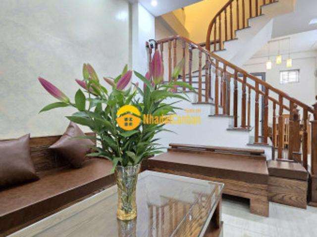 Nhà mặt phố bán