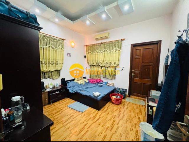 Nhà mặt phố bán