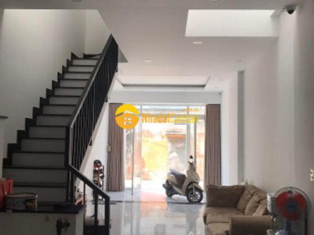Nhà mặt phố bán