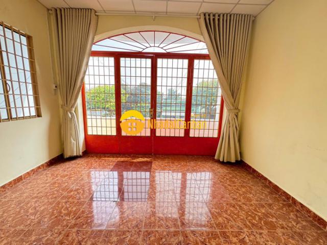 Nhà mặt phố bán