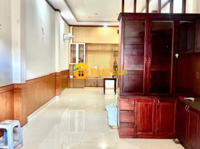 Nhà mặt phố bán