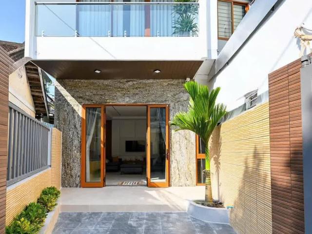 Nhà mặt phố bán
