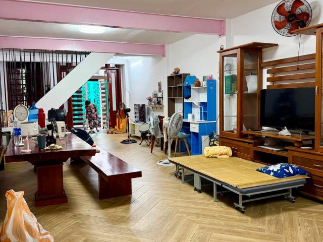 Nhà mặt phố bán