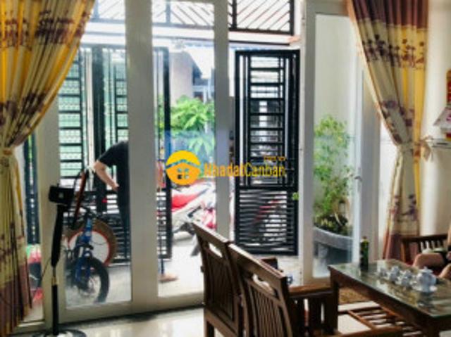 Nhà mặt phố bán