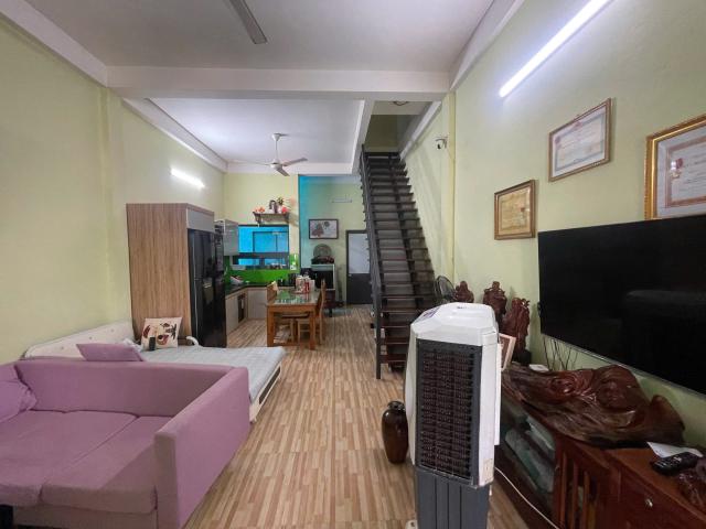 Nhà mặt phố bán