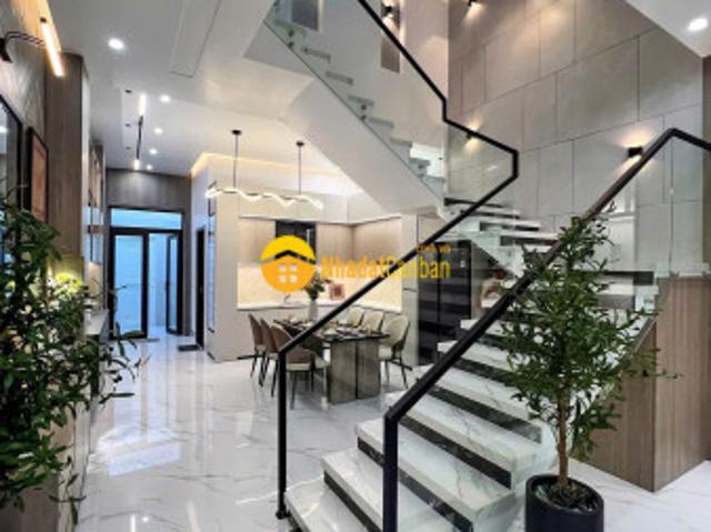 Nhà mặt phố bán