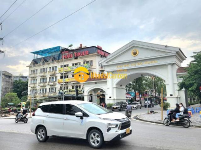Nhà mặt phố bán