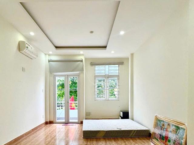 Nhà mặt phố bán