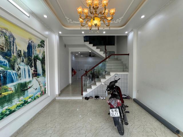 Nhà mặt phố bán