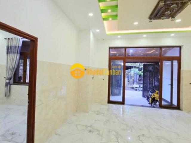 Nhà mặt phố bán