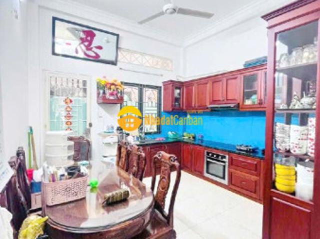 Nhà mặt phố bán