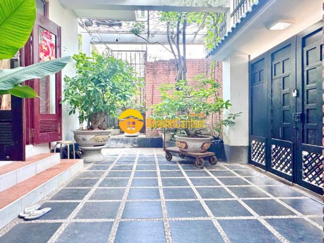 Nhà mặt phố bán
