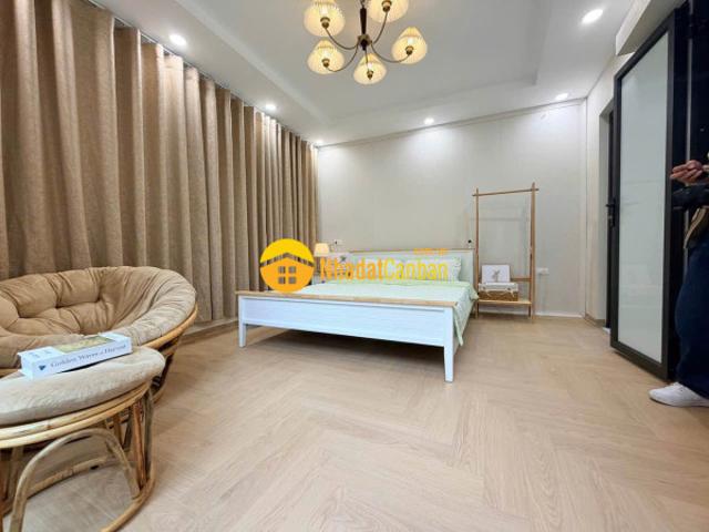 Nhà mặt phố bán