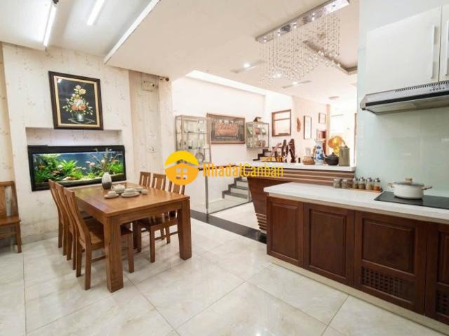 Nhà mặt phố bán
