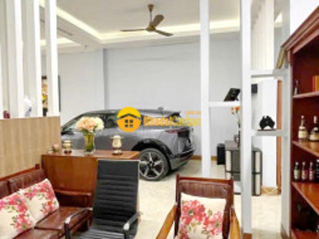 Nhà mặt phố bán