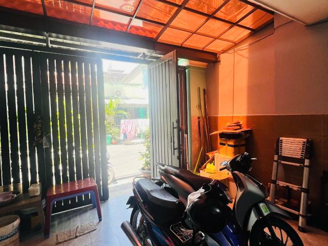 Nhà mặt phố bán