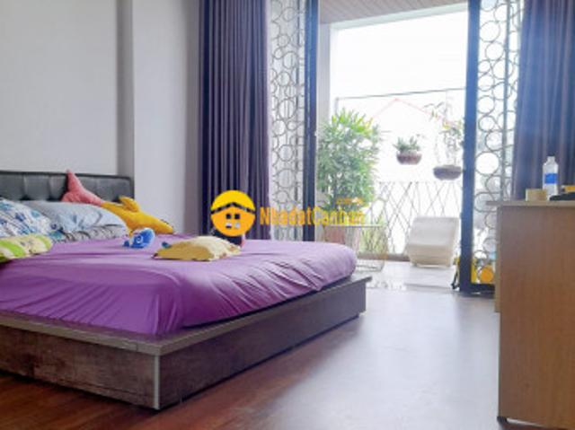 Nhà mặt phố bán