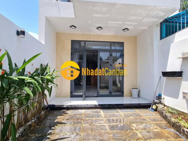 Nhà mặt phố bán