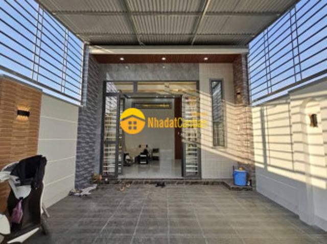 Nhà mặt phố bán