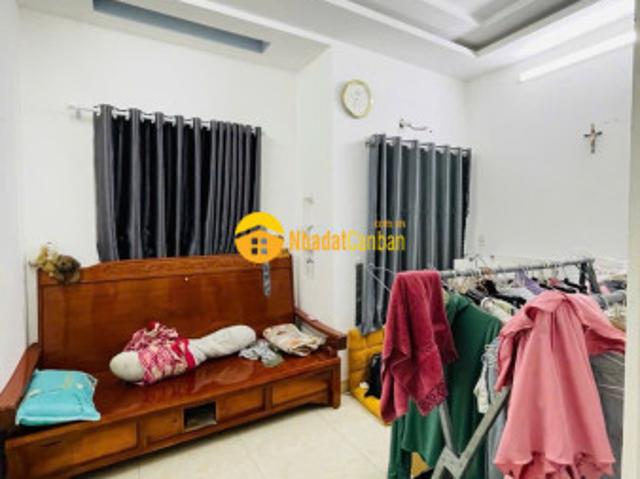 Nhà mặt phố bán