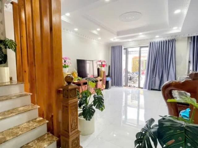 Nhà bán tại Khuôn viên UBND Thành phố Hồ Chí Minh, Thành phố Hồ Chí Minh