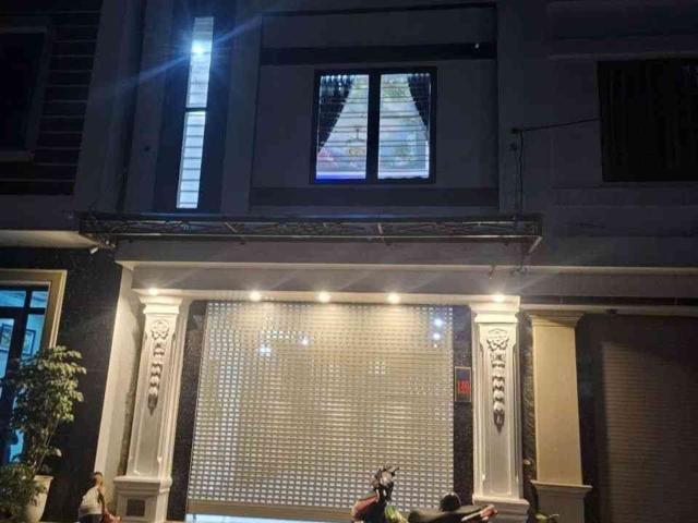Nhà mặt phố bán