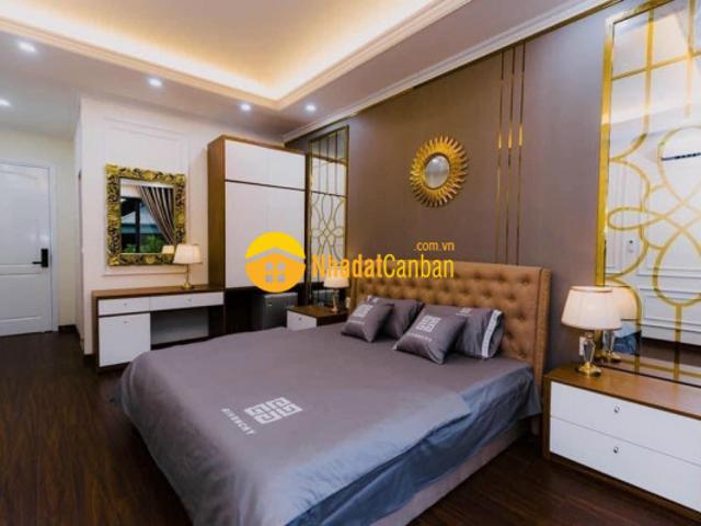 Nhà mặt phố bán