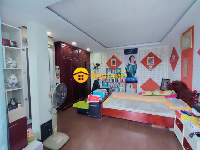 Nhà mặt phố bán