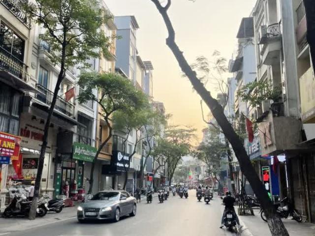 Nhà mặt phố bán tại Hoàn Kiếm, Hà Nội