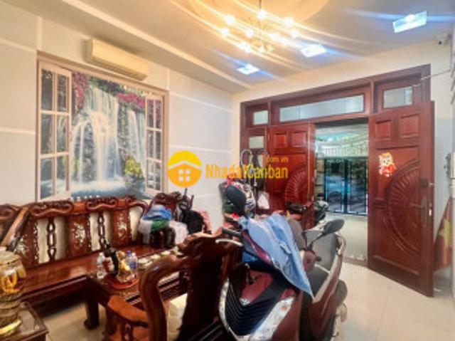 Nhà mặt phố bán
