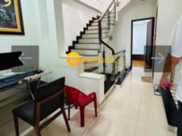 Nhà mặt phố bán