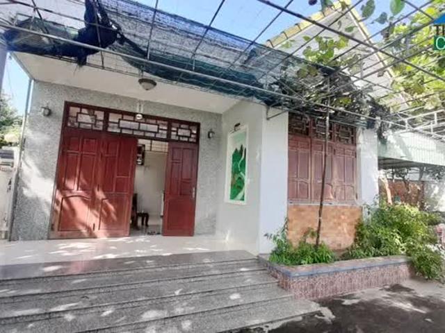 Nhà mặt phố bán