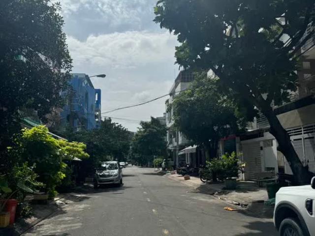 Nhà mặt phố bán tại Khuôn viên UBND Thành phố Hồ Chí Minh, Thành phố Hồ Chí Minh
