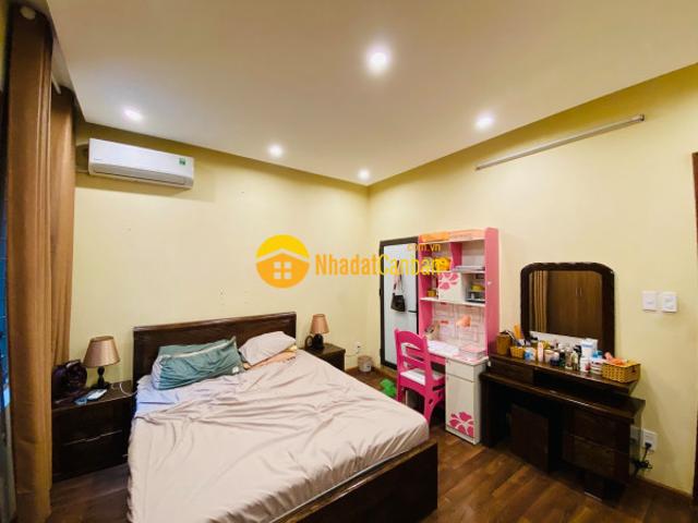 Nhà mặt phố bán