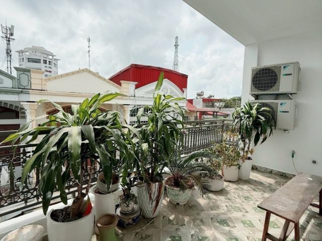 Nhà mặt phố bán
