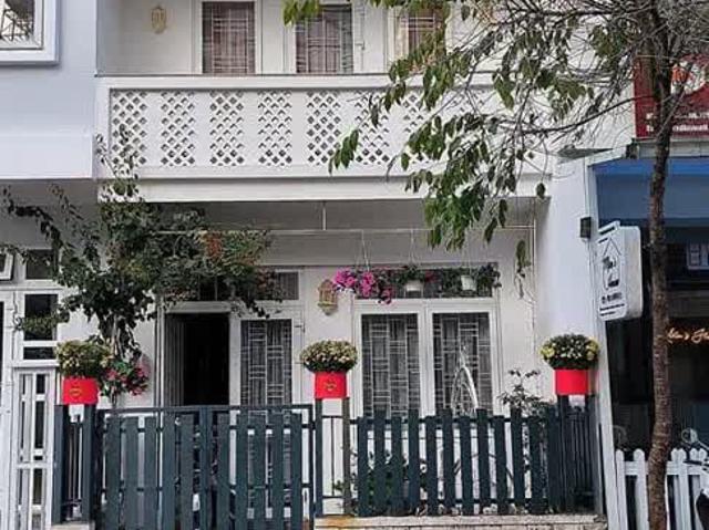 Nhà mặt phố bán