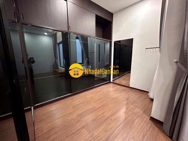 Nhà mặt phố bán