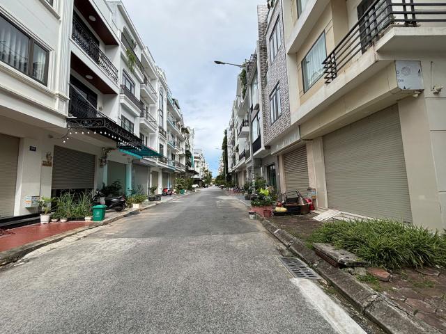 Nhà mặt phố bán