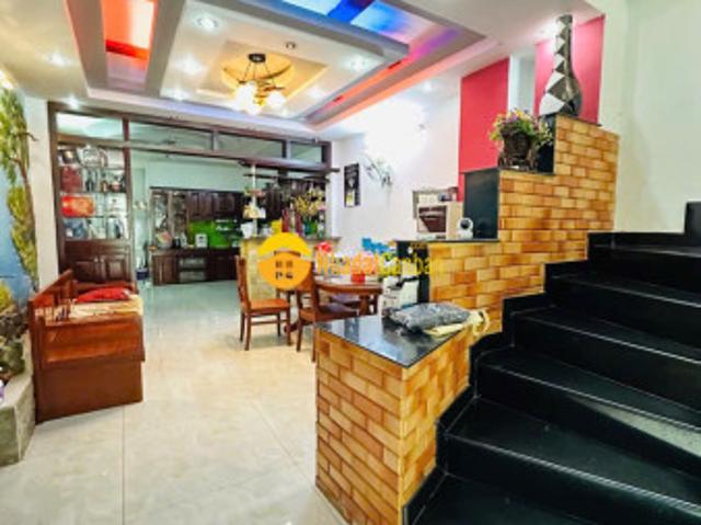 Nhà mặt phố bán