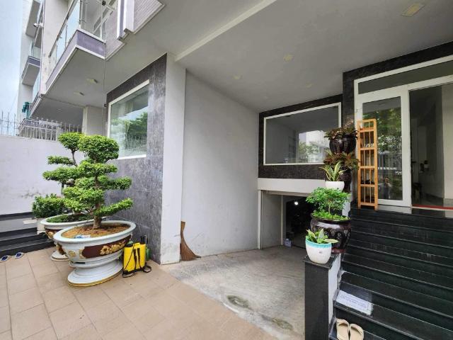Nhà mặt phố bán