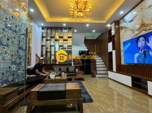 Nhà mặt phố bán