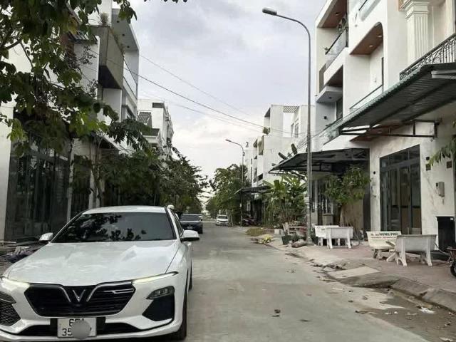 Nhà mặt phố bán