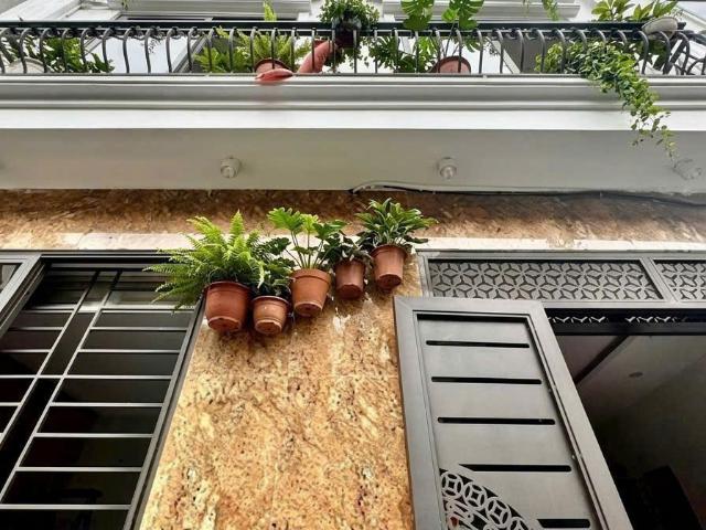 Nhà mặt phố bán