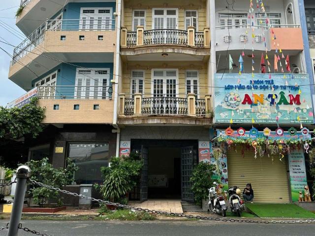 Nhà mặt phố bán